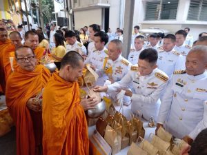 กิจกรรมในพิธีเจริญพระพุทธมนต์และทำบุญตักบาตรถวายพระราชกุศล