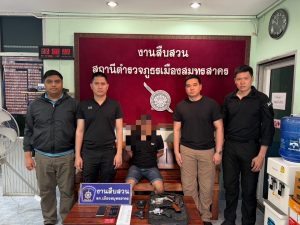 เมื่อวันที่ 11 มีนาคม 2568 เจ้าหน้าที่ตำรวจสภ.เมืองสมุทรสาคร จับกุมผู้ต้องหาพร้อมของกลางอาวุธปืนและเครื่องกระสุนปืน
