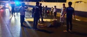 พนักงานสอบสวน ได้รับแจ้งเหตุรถจักรยานยนต์ไม่ทราบถูกรถใดเฉี่ยวชน มีผู้เสียชีวิตในที่เกิดเหตุ