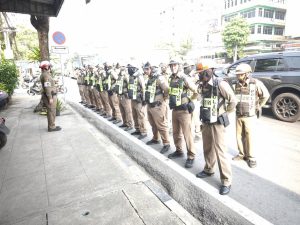 อบรมปล่อยแถวเจ้าหน้าที่ตำรวจจราจร ตรวจความพร้อมเครื่องแต่งกาย ทรงผม