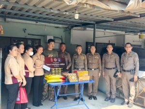 พ.ต.อ.สิทธิพร กะสิ ผกก.สภ.เมืองสมุทรสาคร ออกตรวจเยี่ยมให้ความช่วยเหลือบุตรข้าราชการตำรวจ ตาม “โครงการครอบครัวตำรวจ เราไม่ทิ้งกัน”